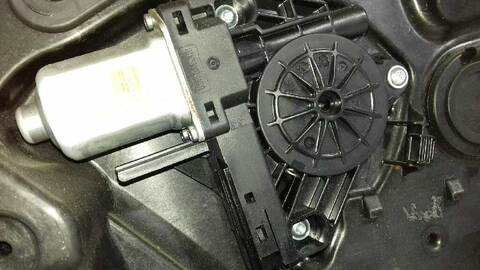 Foto 2ª: Elevalunas Manual Trasero Izquierdo Volvo XC 70 MOMENTUM AWD 205CV 151KW [D5244T10] (2010)