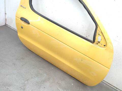 Foto 2ª: Puerta Delantera Derecha Renault Megane 1.6 16V DA0B DA04 DA11) 107CV 79KW I COACH DA0/1_) [K4M 700,K4M 701,K4M 708,K4M 709] (2000)