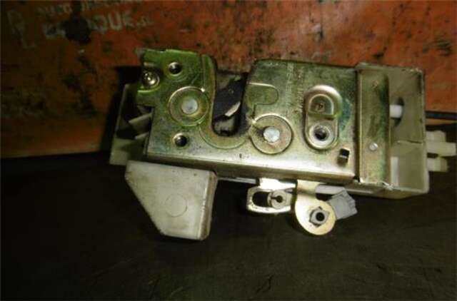 Cerradura Puerta Delantera Derecha Ford Fiesta 1.8 D