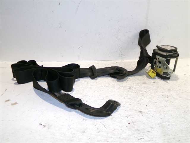 Cinturón Delantero Derecho Volkswagen Golf 1.9 TDI MODELO PLUS 2004-2009