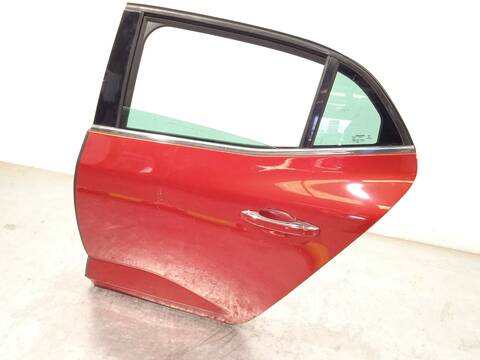 Foto 3ª: Puerta Trasera Izquierda Renault Megane 1.2 TCE 130 B9MR) HATCHBACK 130CV 97KW IV HATCHBACK B9A/M/N_) [H5F408] (2018)