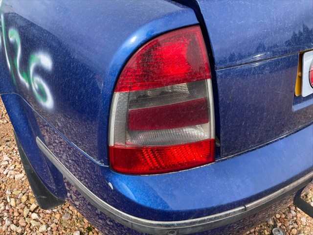 Foto 3ª: Piloto Trasero Izquierdo Skoda Superb 2.0 TDI 140CV [BKD] (2008)