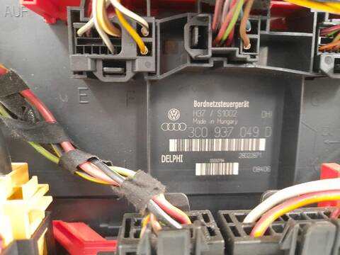 Foto 2ª: Caja Reles Fusibles Volkswagen Touran 1.9 TDI 105CV (2006)