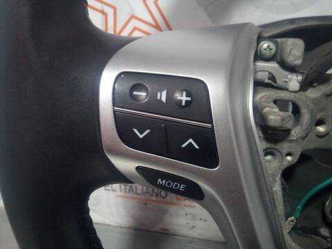 Foto 2ª: Volante Toyota Verso COMFORT 112CV 82KW [N47C16A] (2015)