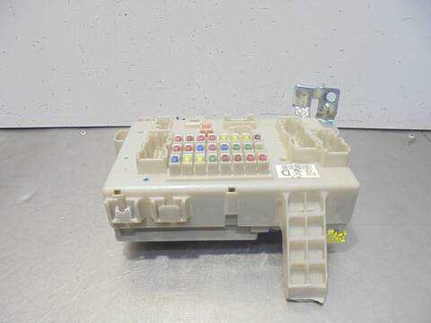 Foto 3ª: Caja Reles Fusibles Toyota Land Cruiser 3.0 TD 173CV 127KW [1KD] (2007)