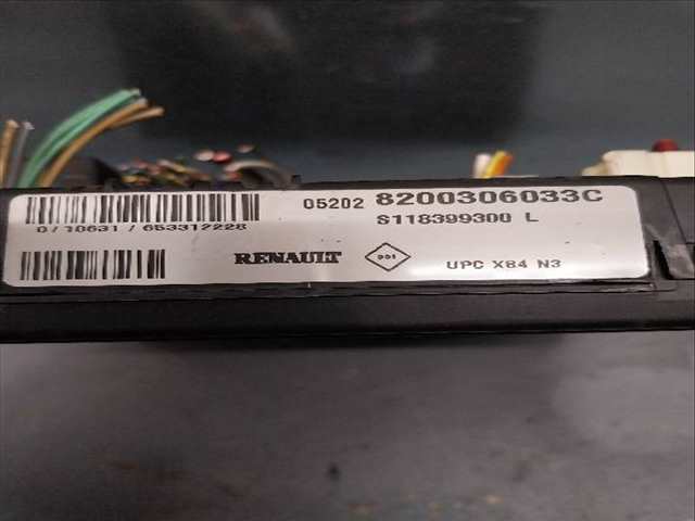 Foto 2ª: Caja Reles Fusibles Renault Megane 1.6 G [G-K4M T7] (2006)