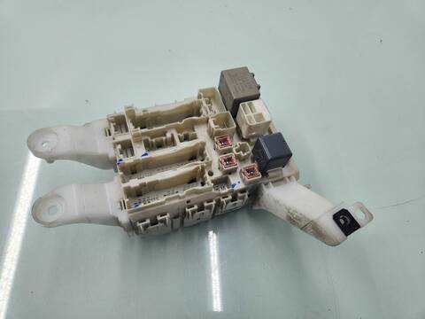 Foto 2ª: Caja Reles Fusibles Toyota Auris LUNA 126CV 93KW [1ADFTV] (2007)