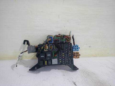 Caja Reles Fusibles Ford Mondeo GHIA 06.2003 ) D) 131CV