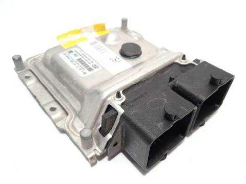 Centralita Motor ECU Hyundai i30 1.4 CAT 99CV 73KW