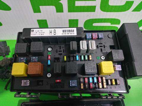 Foto 2ª: Caja Reles Fusibles Opel Zafira 1.9 CDTI CAT Z 19 DTL) 101CV [D/ Z19DT] (2005)