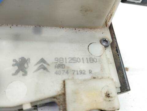 Foto 2ª: Cerradura Puerta Trasera Derecha Peugeot 208 1.2 12V E-VTI 82CV 60KW [HM05] (2019)