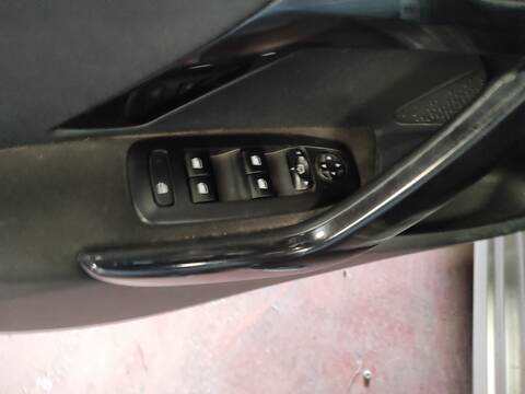 Botonera Elevalunas Peugeot 208 HM01