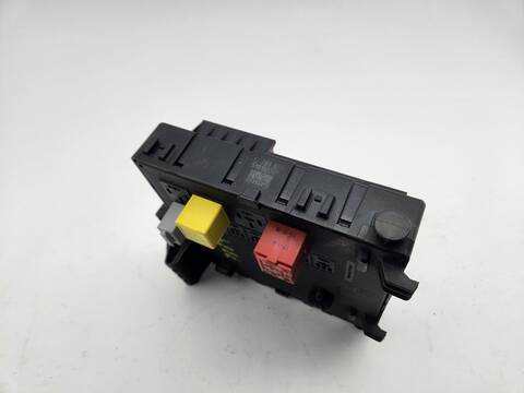 Foto 3ª: Caja Reles Fusibles Saab 9-3 AERO 180CV 132KW SPORT HATCH [Z19DTR] (2008)