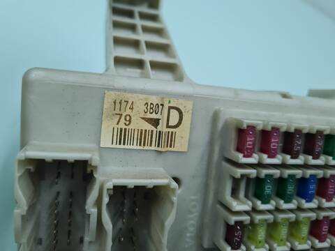 Foto 2ª: Caja Reles Fusibles Toyota Land Cruiser 3.0 TD 163CV 120KW [1KDFTV] (2003)