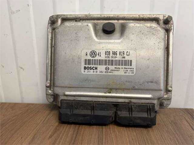 Foto 2ª: Centralita Motor ECU Volkswagen Golf 1.9 TDI [AJM]