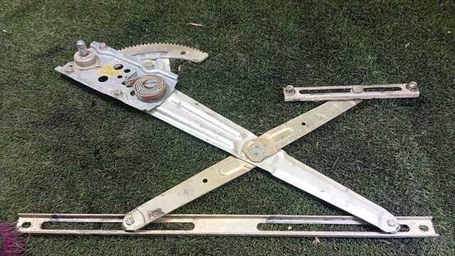 Elevalunas Manual Delantero Derecho Mitsubishi Pajero 2.6 G L042 CABRIO