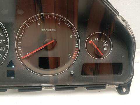 Foto 3ª: Cuadro de Instrumentos Volvo XC 90 D5 EXECUTIVE 7 ASIENTOS) 136KW) 185CV [D5244T4] (2004)