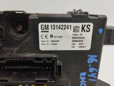 Foto 2ª: Caja Reles Fusibles Opel Corsa 1.3 16V CDTI CAT Z 13 DTH - L4I) 90CV 66KW [Z13DTH] (2007)