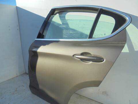 Foto 2ª: Puerta Trasera Izquierda Alfa Romeo Stelvio EXECUTIVE 4WD 209CV 154KW [55271838] (2017)