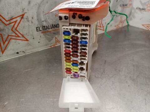 Foto 2ª: Caja Reles Fusibles Toyota Yaris HYBRID ACTIVE 101CV 74KW [1NZ] (2019)