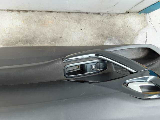 Foto 3ª: Puerta Delantera Derecha Peugeot 208 1.0 12V68CV 0CV [ZMZ] (2014)