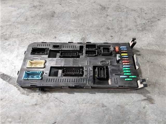 Foto 3ª: Caja Reles Fusibles Peugeot 307 1.6 XR CLIM PLUS [1.6 LTR. - 80 KW HDI] [9HY]