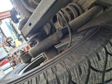 Amortiguador Trasero Izquierdo Jeep Cherokee 2.5 CRD BASICO 143CV 105KW