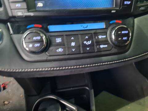 Foto 3ª: Mando Climatizador Toyota Rav4 2.0 4WD ZSA44_) 151CV 112KW [3ZR-FAE] (2017)