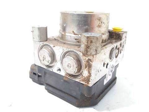 Foto 2ª: Abs Toyota Hilux 2.4 D GUN112_ GUN122_ GUN135_ GUN120_) 150CV 110KW [2GD-FTV] (2017)