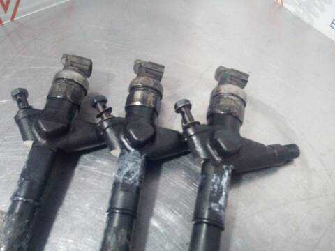 Foto 2ª: Inyectores Nissan Cabstar 2.5 DIESEL 131CV 96KW (2006)