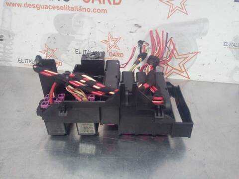 Foto 3ª: Caja Reles Fusibles Audi A5 2.0 TDI 105KW) 143CV [CAGA] (2010)