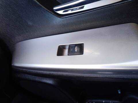 Foto 3ª: Botonera Elevalunas Toyota Prius ADVANCE 99CV 73KW [2ZR] (2016)
