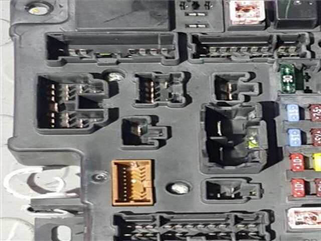 Foto 2ª: Caja Reles Fusibles Mitsubishi Lancer 2.0 INSTYLE [2.0 LTR. - 103 KW DI-D CAT] [BWC]