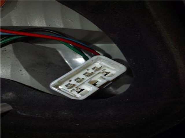 Foto 3ª: Piloto Trasero Derecho Mitsubishi Carisma 1.9 1900 DI-D COMFORT [1.9 LTR. - 75 KW DI-D CAT] [F9Q1]