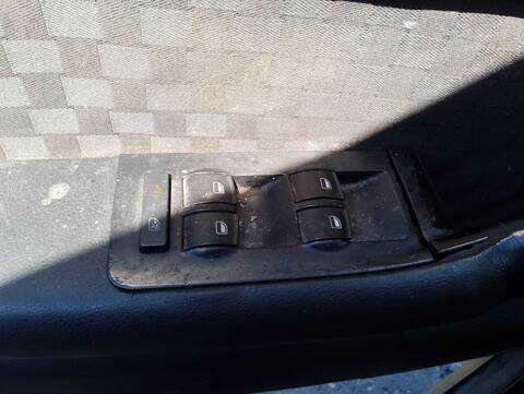 Foto 4ª: Botonera Elevalunas Audi A6 2.5 TDI BERLINA 180CV 132KW [BAU] (2003)