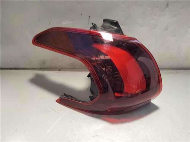 Foto 2ª: Piloto Trasero Izquierdo Peugeot 2008 1.2 SIGNATURE [1.2 LTR. - 60 KW 12V E-VTI - PURETECH]