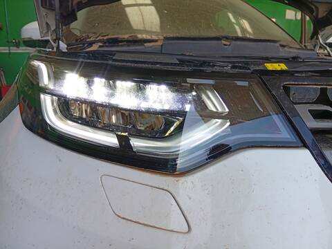 Faro Derecho Land Rover Discovery 2.0 SD4 4X4 241CV 177KW