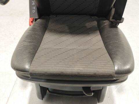 Foto 3ª: Asientos Traseros Volkswagen Multivan 1.9 TDI 85CV 63KW [AXC] (2012)