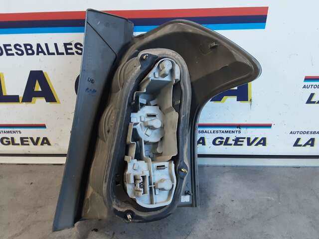 Foto 2ª: Piloto Trasero Izquierdo Toyota Corolla 2.0 D4D 116CV 0CV [1CD-FTV] (2004)