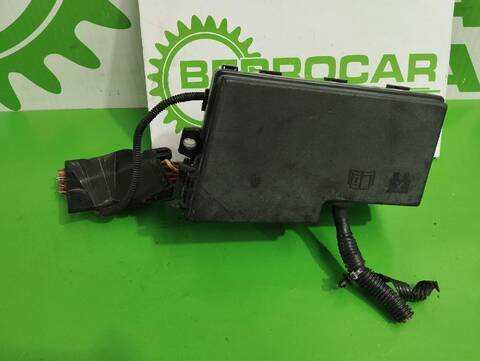 Foto 3ª: Caja Reles Fusibles Ford Focus 1.6 TDCI CAT 116CV [T1DA] (2010)