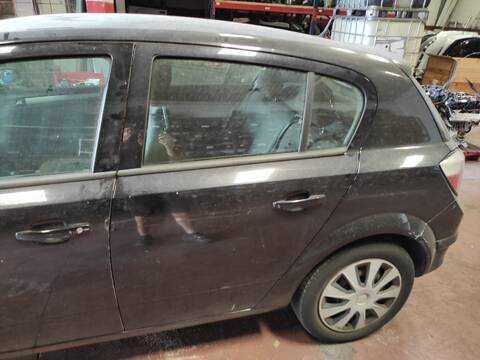 Puerta Trasera Izquierda Opel Astra Z17DTL BERLINA