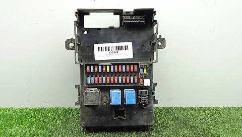 Foto 2ª: Caja Reles Fusibles Nissan Terrano 2.7 TDI 4WD 125CV 92KW [TD27TI] (2006)