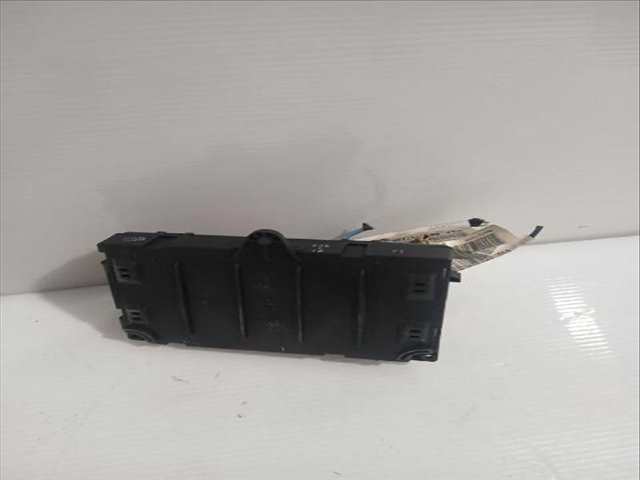 Foto 2ª: Caja Reles Fusibles Peugeot 407 2.0 HDI 135 6DRHRH 6DRHRE 6DRHRG 6DRHRJ) 136CV [RHR (DW10BTED4)] (2004)