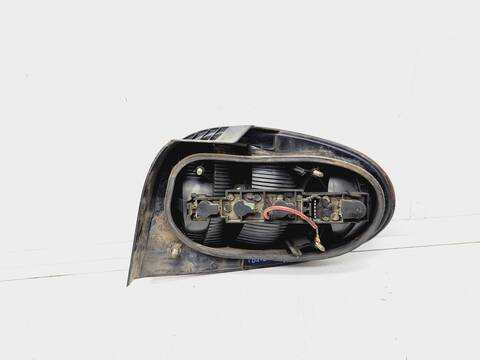 Foto 3ª: Piloto Trasero Izquierdo Renault Megane 1.9 DCI DYNAMIQUE COUPE 102CV 75KW I COUPE FASE 2 DA..) [F9Q K7] (2002)
