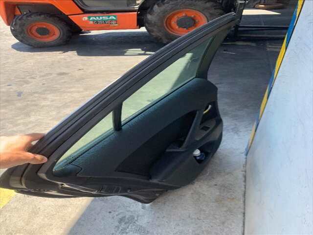 Foto 2ª: Puerta Trasera Izquierda Toyota Avensis 2.0 D4D124-126CV 0CV [1AD] (2009)