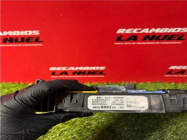 Foto 3ª: Caja Reles Fusibles Citroen Jumpy CONTROL M BLUE-HDI FAP 122CV 90KW FURGON [AHK / DW10FE] (2021)