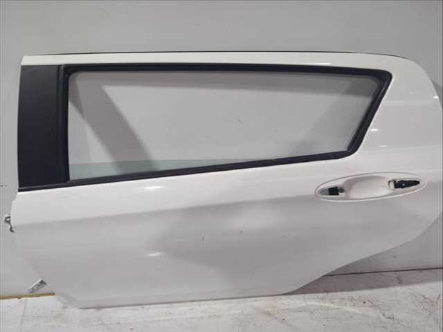 Foto 2ª: Puerta Trasera Izquierda Toyota Yaris ACTIVE 112CV [2NRFKE] (2017)