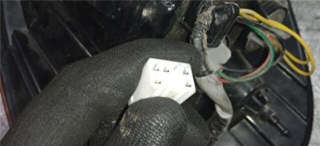 Foto 3ª: Piloto Trasero Izquierdo Kia Rio 1.2 16V [G4LA]