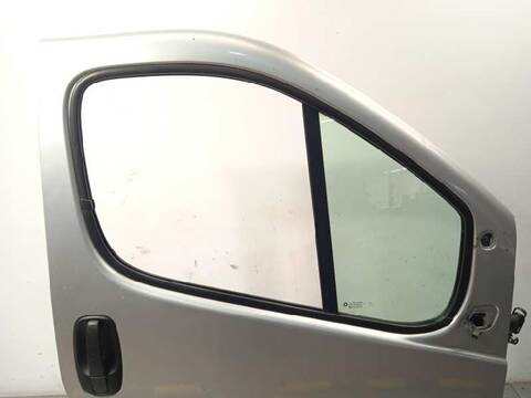 Foto 3ª: Puerta Delantera Derecha Renault Trafic 9 - PLAZAS L1H1) ACRISTALADO COMBI CORTO 114CV 84KW [M9R780] (2007)