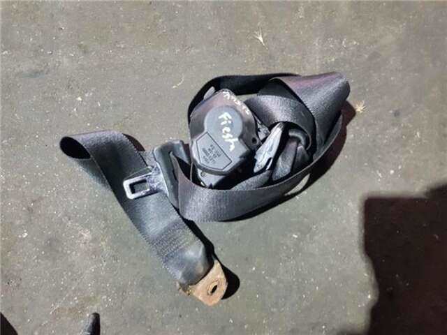 Foto 2ª: Cinturón Trasero Central Ford Fiesta 1.3 PORTO [1.3 LTR. - 44 KW CAT] [J6B]